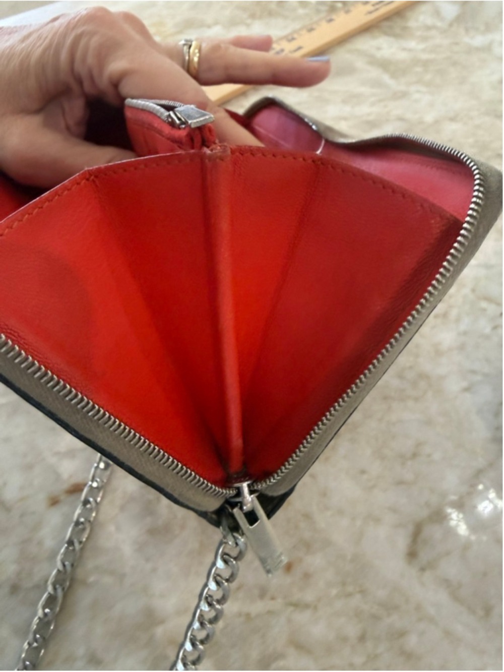 Celine authenticated Beige Red Leather Wallet Zippy style. Added chain. Good - Picture 8 of 12
